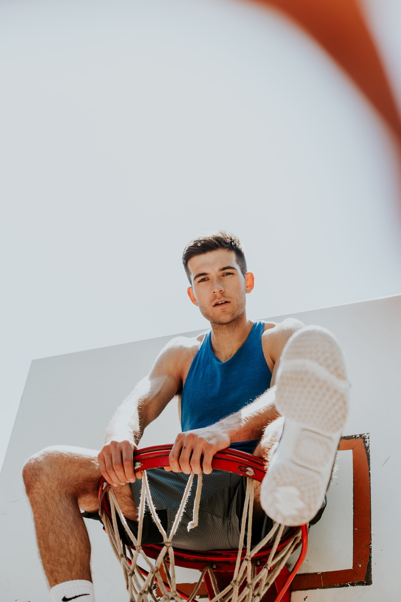 net, ring, male, young adult, real people, copy space, top, lifestyles, indoors, man, male model, blue, basket, adult, basketball hoop, backboard, person