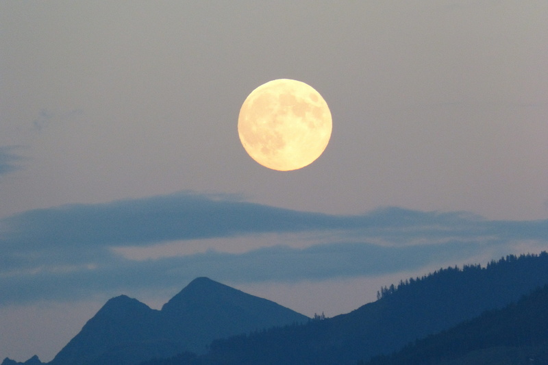 cloud plume, silhouette, mountain, super moon, night, twilight, beauty in nature, scenics - nature, full moon, mountain range, no people, 4K, tranquility
