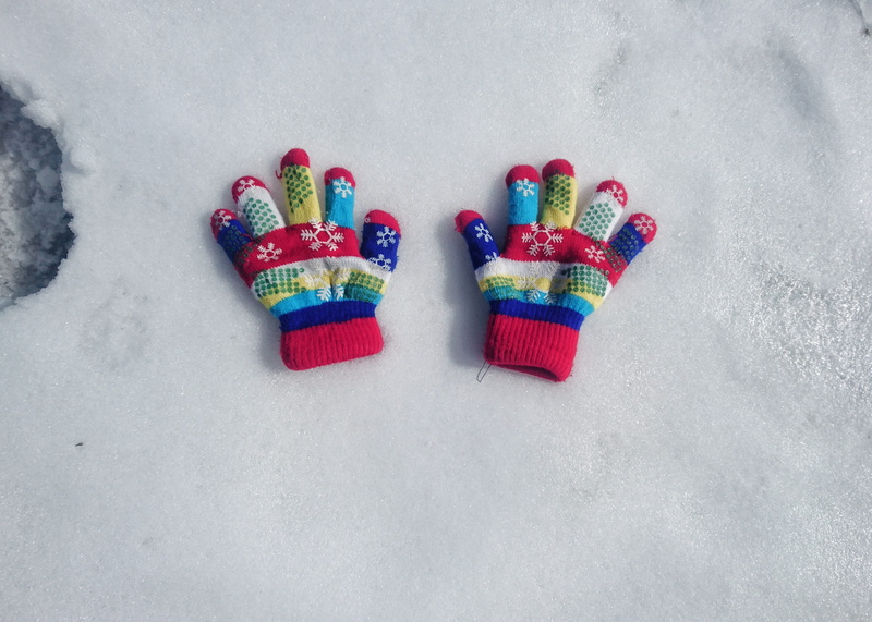 clothing, glove, snow, human body part, sand, childhood, snowfight, light, directly above, sock, finger, shoe, multi colored, white color, toy, henna, mitten