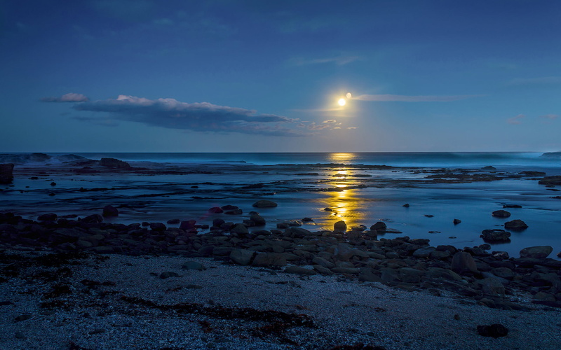 rock, horizon, horizon over water, plastic, sky, beauty in nature, tranquility, cloud - sky, light, beach, no people, tranquil scene, sand, track, 1080P