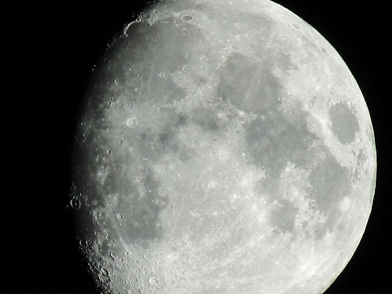 close-up, night, geometric shape, no people, moonrise, black background, space, science, moonlight, nature, full moon, circle, moon, outdoors, astronomy