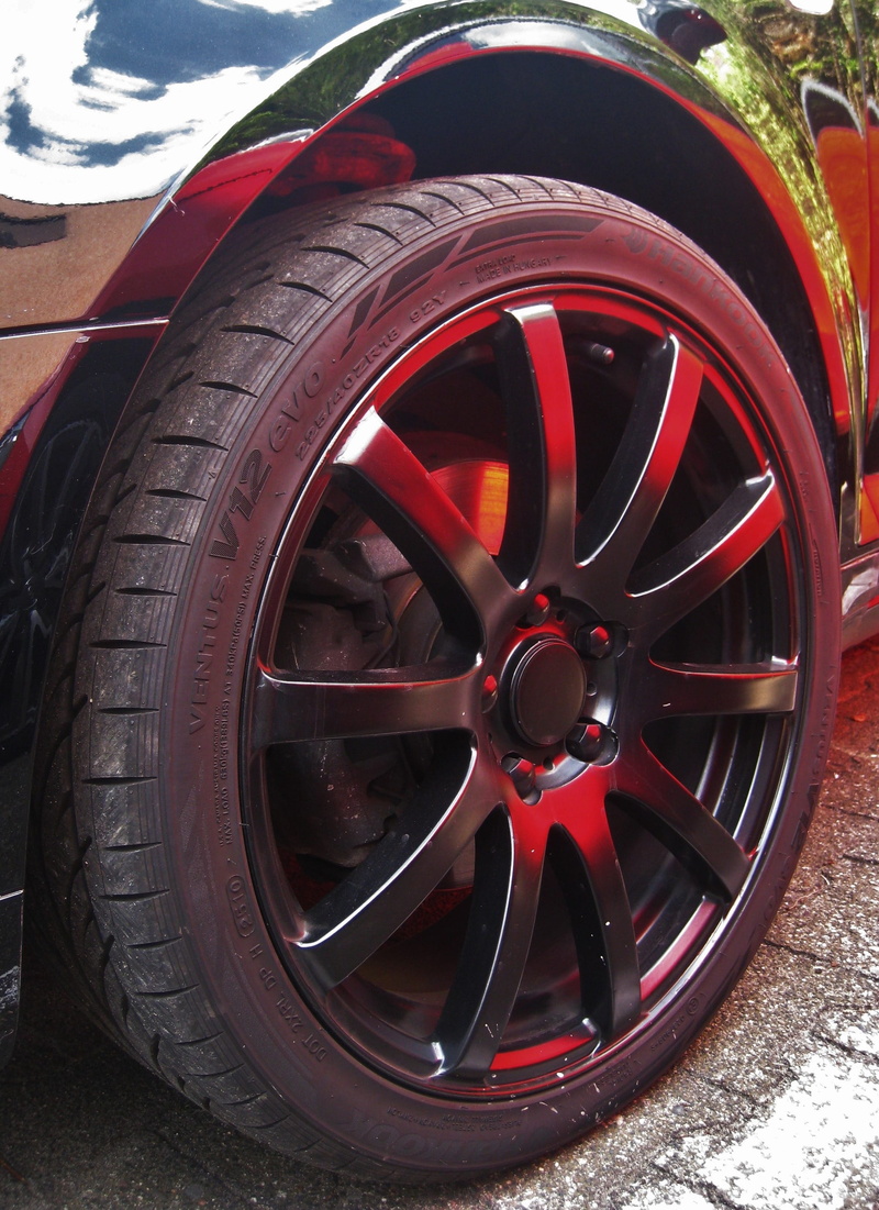 Auto, close-up, car, wheel, tire, sports Car, outdoors, retro Styled, shape, speed, chrome, wheels, mode of Transport, spoke, black, paintwork, mature