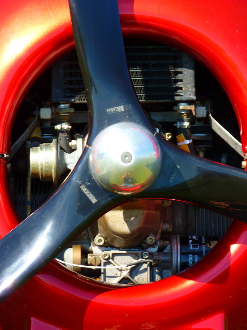 outdoors, aviation, silver colored, 4K, propeller, retro styled, vehicle part, day, mode of transportation, transportation, chrome, motor vehicle, propeller plane