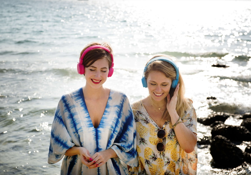 ripples, water, ocean, summer, clothes, eyewear, 4K, emotion, positive emotion, hairstyle, adult, two people, looking at camera, outdoors, portrait, leisure activity
