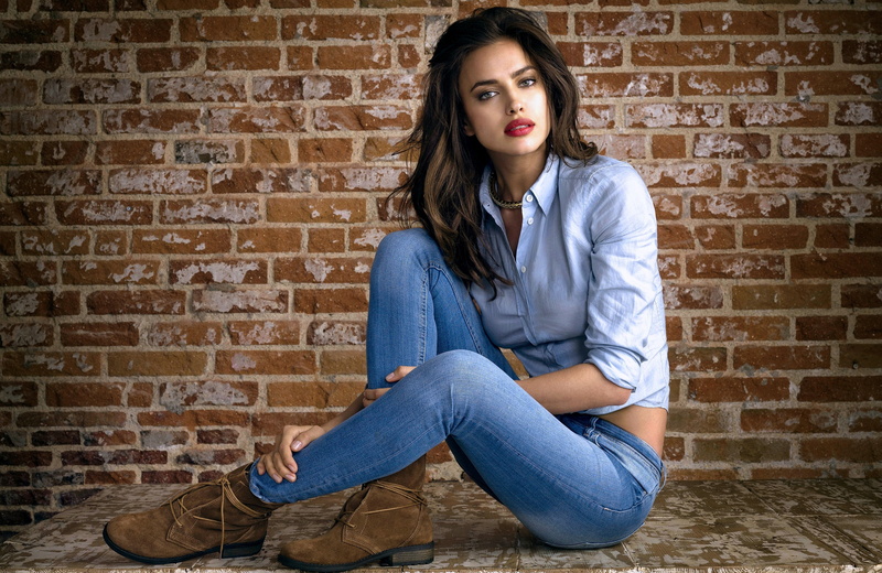 Irina Shayk, shirt, hd, Irina Shayhlislamova, face, 2K, blue jeans, irina, shayk, table, brown hair, makeup, model