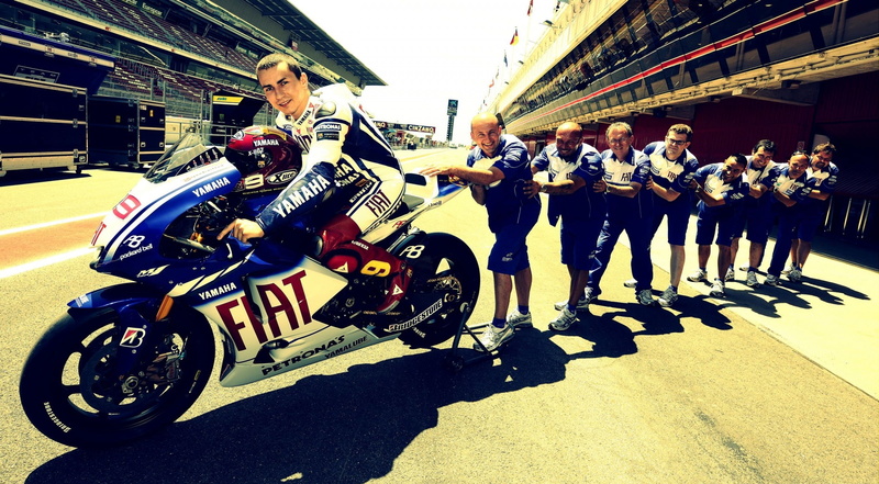 men, architecture, headwear, large group of people, bike, white, yamaha, blue, group of people, transportation, adult, clothing, sports, outdoors, jorge