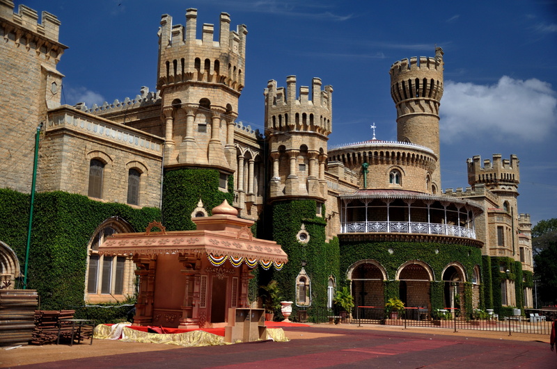 the past, arch, street, travel, plant, built structure, nature, architecture, bangalore palace, facade, 4K, building exterior, no people, building, luxury