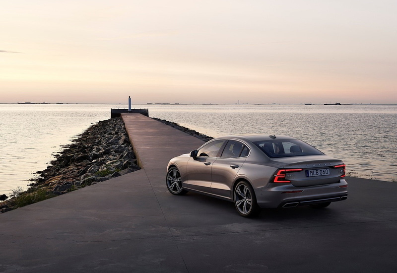 no people, car, horizon over water, mode of transportation, sea, s60, tranquil scene, transportation, water, 720P, motion, horizon, sky, luxury, land