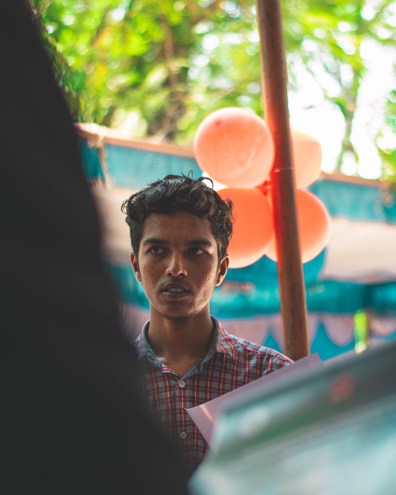 clothing, wood, outdoors, sphere, looking, man, theme park, males, casual clothing, young adult, 4K, lifestyles, finger, balloon, men, real people, human