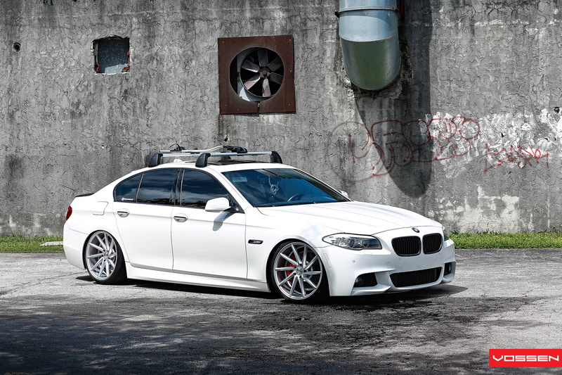outdoors, day, 535i, 5 series, luxury, 1080P, nature, wall, mode of transportation, wealth, BMW, city, white, sedan, architecture, street, car, f10, building exterior