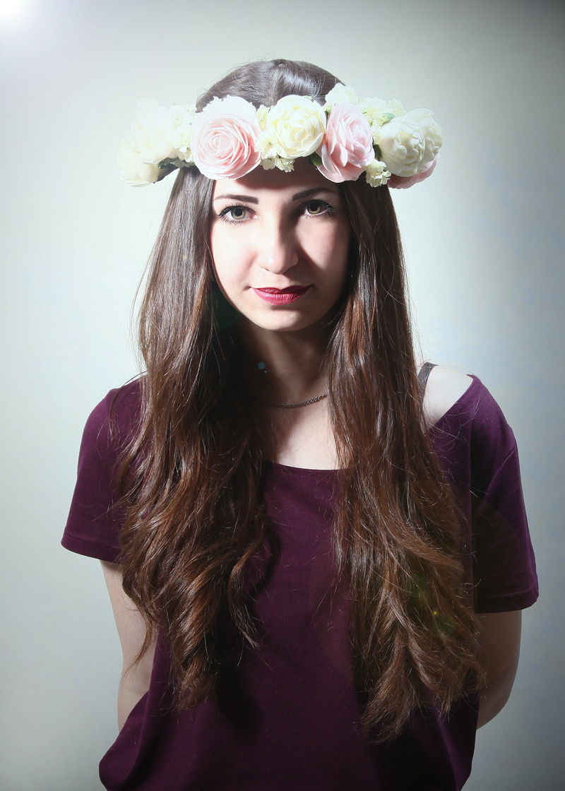 flower, woman, young women, nature, flowers, character, wearing, the freshness, one woman only, youth, shyness, brunette, young adult, looking at camera