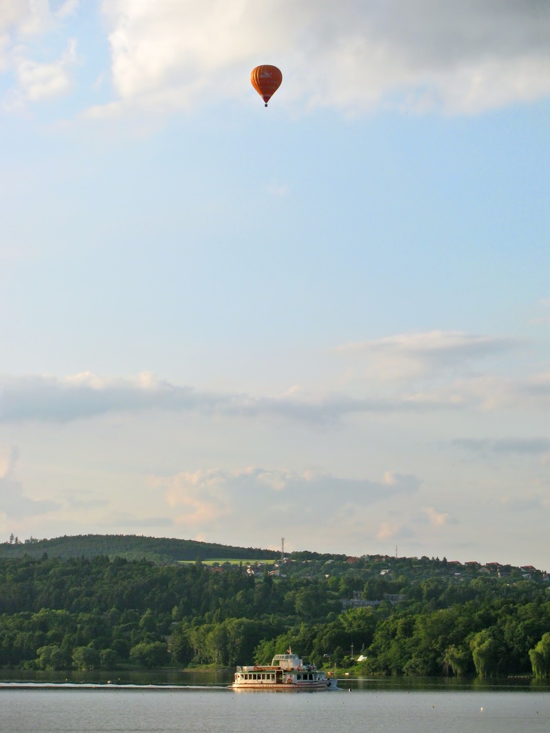 ship, waterfront, 1080P, lake, beauty in nature, mode of transportation, nature, brno, tree, travel, hot air balloon ride, cloud - sky, air vehicle, flight