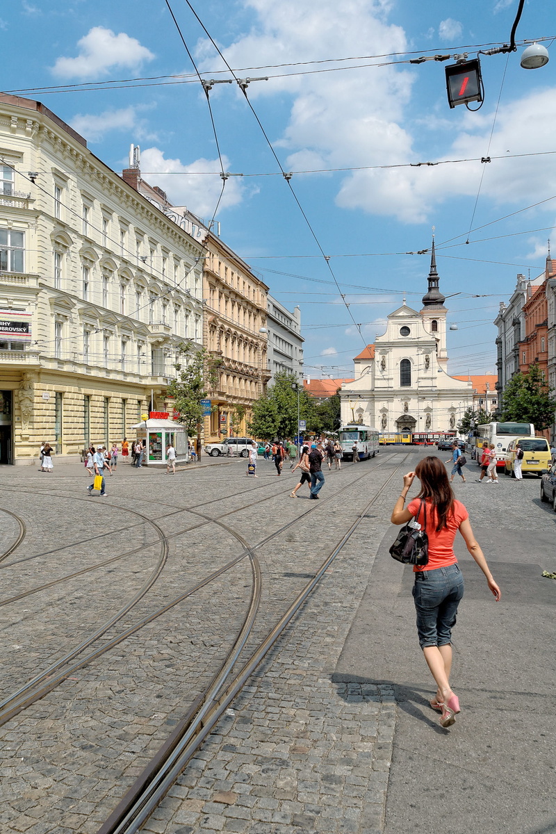 people, women, 2K, incidental people, Downtown, travel destinations, city, real people, day, historically, sky, track, street, Architecture, building