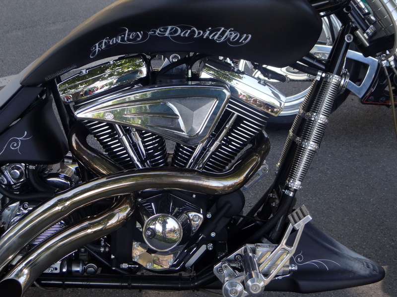motorcycles, transportation, vehicle part, luxury, close-up, engine, stationary, shiny, motor vehicle, day, handlebar, land vehicle, harley davidson, metal