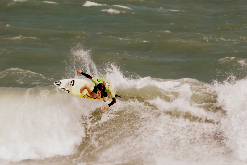 outdoors, waterfront, nature, transportation, aquatic sport, water, extreme sports, power in nature, real people, sea, people, Quiksilver, wave, motion