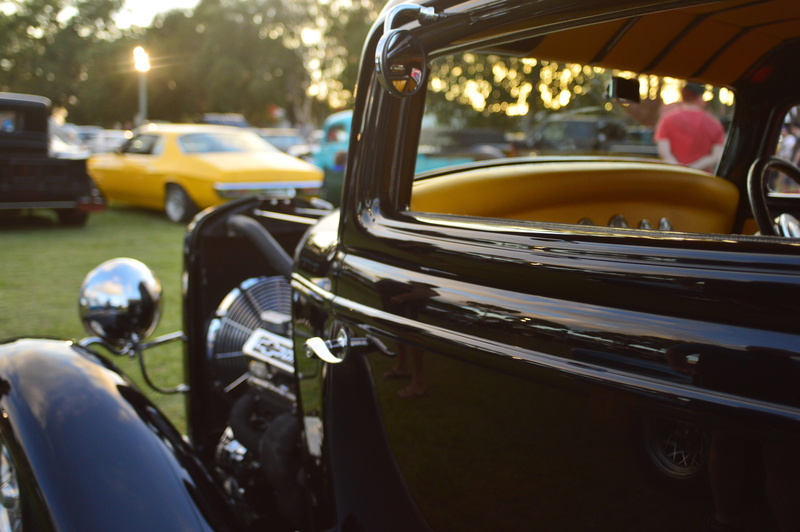 chrome, wheel, luxury, hot rod, land vehicle, day, big block, reflection, trim, cruiser, metallic, taxi, machine, deluxe, motor vehicle, motor, drive, dom