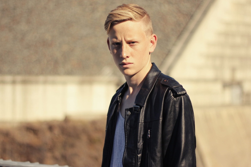 serious, adolescence, 1080P, leather jacket, hairstyle, wearing, young men, one Man Only, outdoors, one Person, men, jacket, closeup, casual clothing