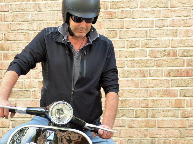 retro, Vespa, wall - building feature, flitzer, nostalgia, only men, men, one person, steering wheel, locomotion, classic, handlebars, wearing, cult, Motor Scooter