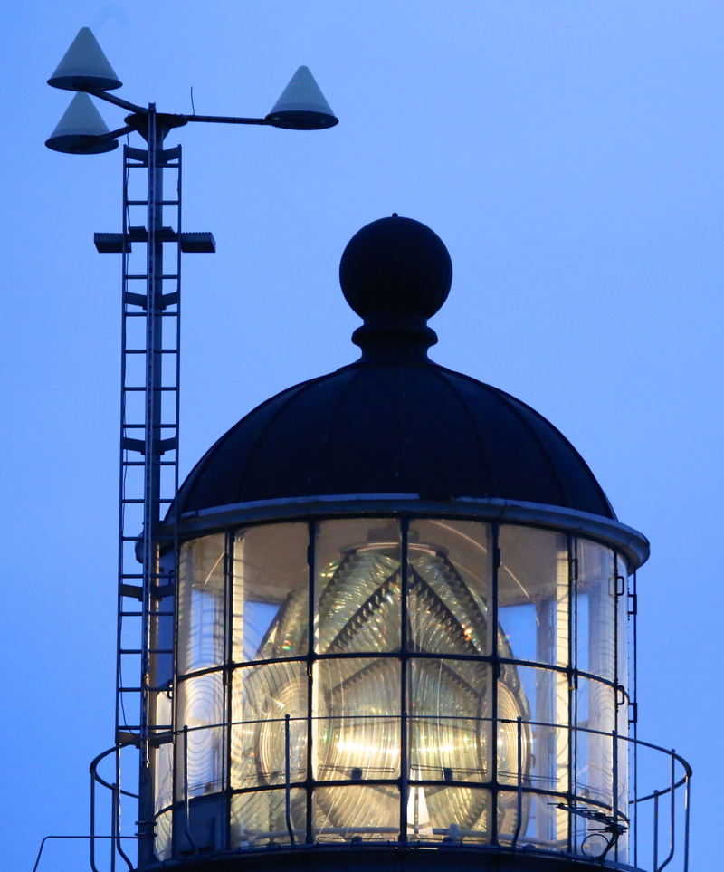 outdoors, building exterior, 2K, illuminated, electric lamp, belief, sky, nature, no people, low angle view, religion, tower, lighthouse, blue, kullabygden