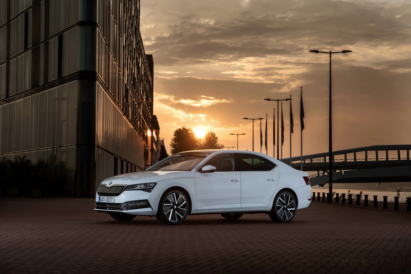 White Car, Škoda Superb, 4K, Compact Car, Vehicle, Car, Skoda, Škoda