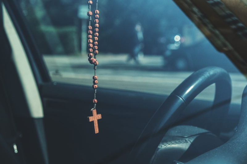s, rosary, wood, religion, hanging, metal, nature, vehicle, reflection, travel, dangling, transportation system, vehicle interior, chain, 2K, close-up