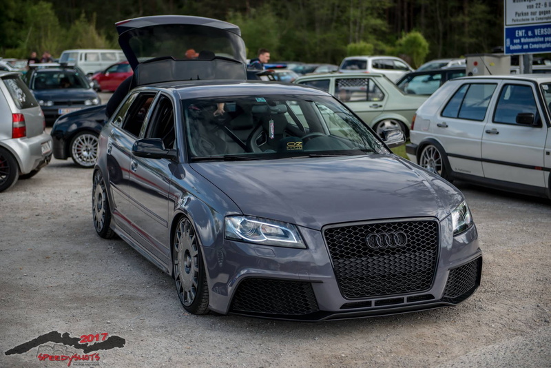 vintage car, parking, luxury, Audi, government, travel, focus on foreground, tuning, outdoors, Volkswagen, retro styled, city, mode of transportation, 1080P
