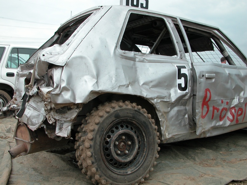 transportation, breaking, land vehicle, demolished, automotive, mature, mode of transportation, vehicles, accidents and disasters, no people, damaged, junkyard