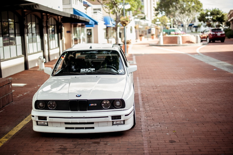 built structure, luxury, architecture, 3 Series, wheel, british Culture, city, transportation, no People, new, land Vehicle, headlight, focus on foreground