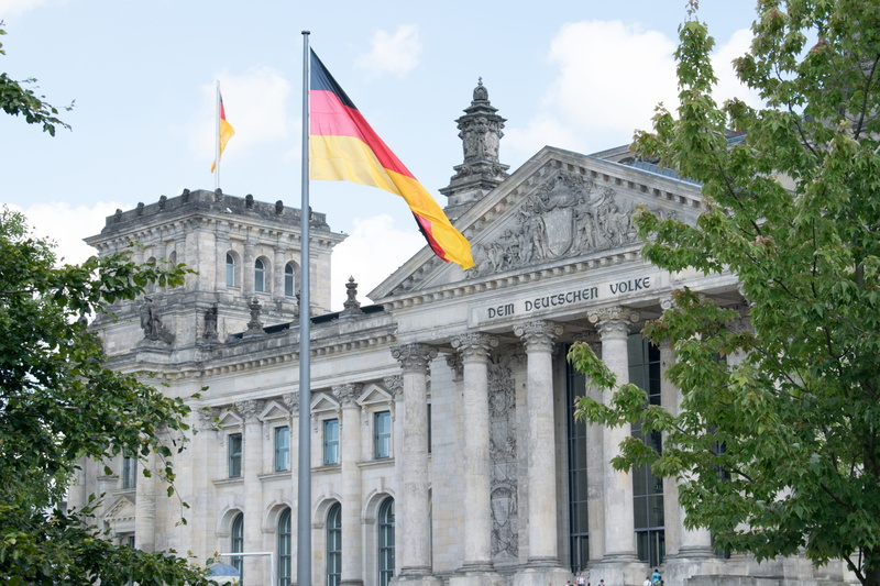 construction, 5K, patriotism, urban, flag, city, nature, travel, history, Architecture, volke, deuschen, low angle view, palace, plant, old city, Berlin