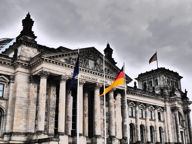 no people, patriotism, city, day, flag, cloud - sky, architectural column, low angle view, history, built structure, outdoors, the german volke, architecture
