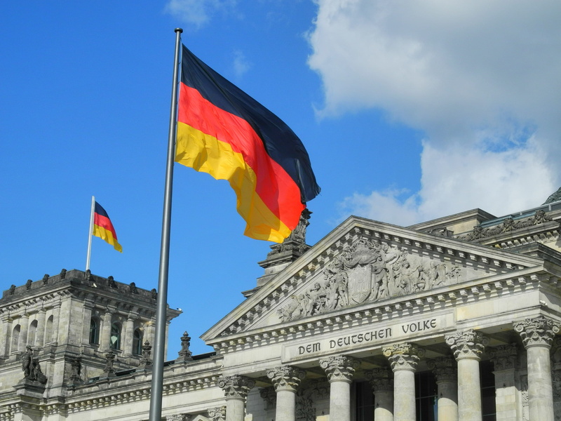 built structure, patriotism, german flag, germany, wind, cloudy, sky, architecture, cloud - sky, bundestag, travel destinations, government, low angle view