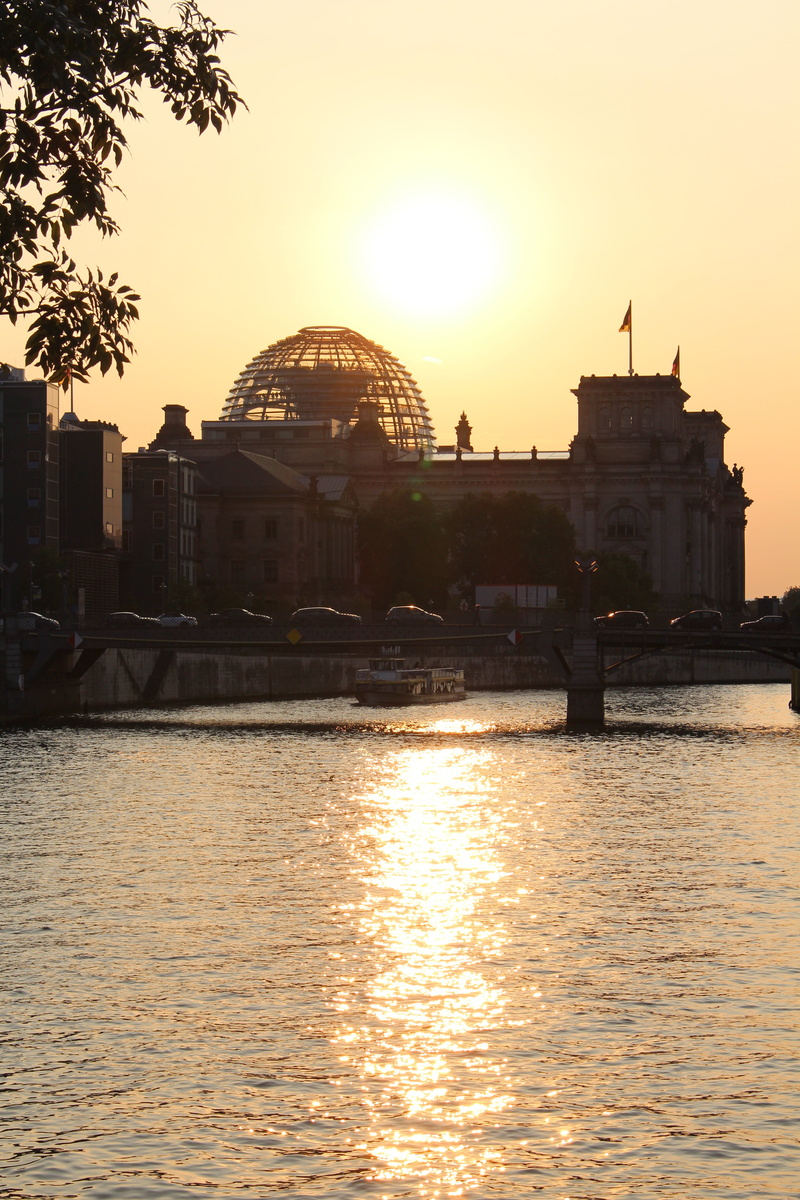 building, built structure, clear sky, sunlight, water, places of interest, architecture, building exterior, government district, sun, landmark, dome, berlin