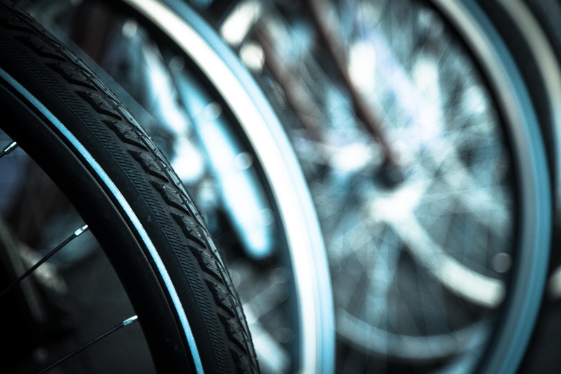 metal, wheel, land vehicle, chrome, spoke, motor vehicle, cyclist, safety, 5K, abstract, road, two, movement, tire, modern, shiny, bicycle, alloy, luxury