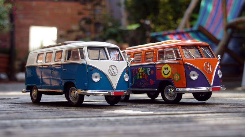 focus on foreground, 1080P, toys, wooden surface, architecture, road, land vehicle, taxi, car, day, transportation, city, creativity, red, no people, small