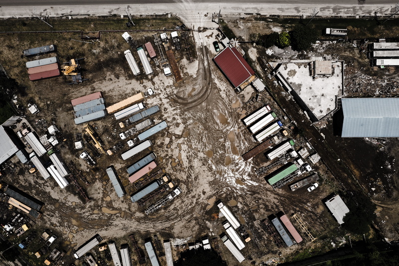 garbage, built Structure, aerial View, transportation, site, building Exterior, 5K, town, containers, city, no People, city Life, street, cityscape, architecture