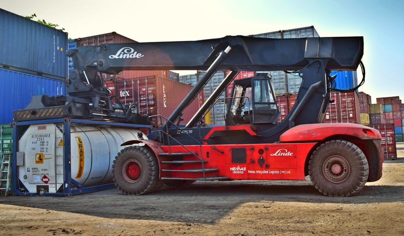 loader, vehicle, drive, road, day, heavy, transportation system, red, nature, front loader, outdoors, intermodal, architecture, land vehicle, industry