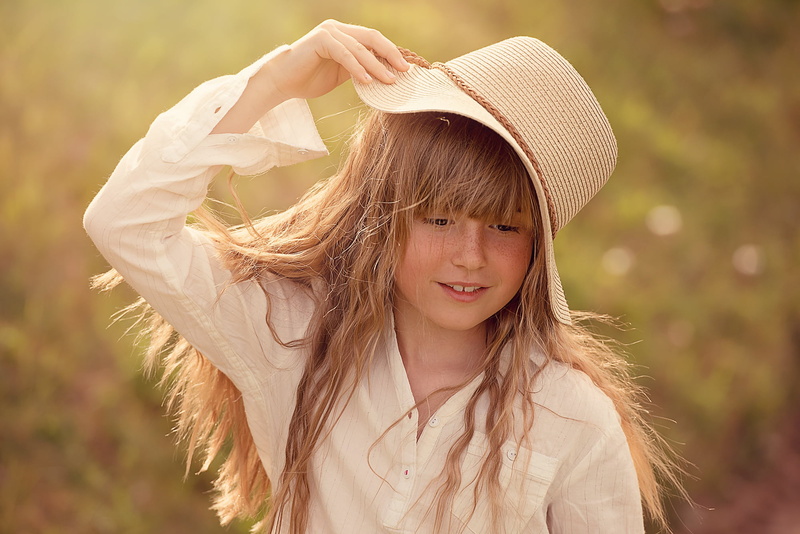nature, blond, day, one Person, girls, female, hairstyle, summer, teenager, front view, lighting, brown hair, long hair, small, beautiful, wearing, evening