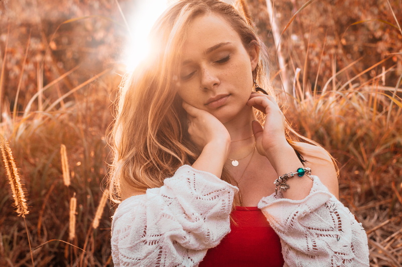 woman, casual, hay, blond, lens flare, rural, beautiful woman, countryside, blur, one person, sun, sunlight, fall, nature, hair, model, summer, contemplation