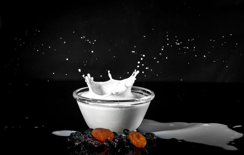 water, no people, background, freshness, splashing, drink, studio shot, liquid, refreshment, red, high-speed photography, glass, purity, white