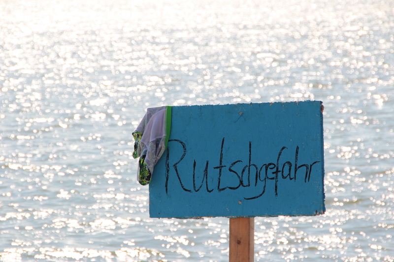 Risk, 5K, banana peel, nature, risk of slipping, western script, outdoors, water, horizon over water, no people, smooth, sky, emotion, sunlight, sea, text