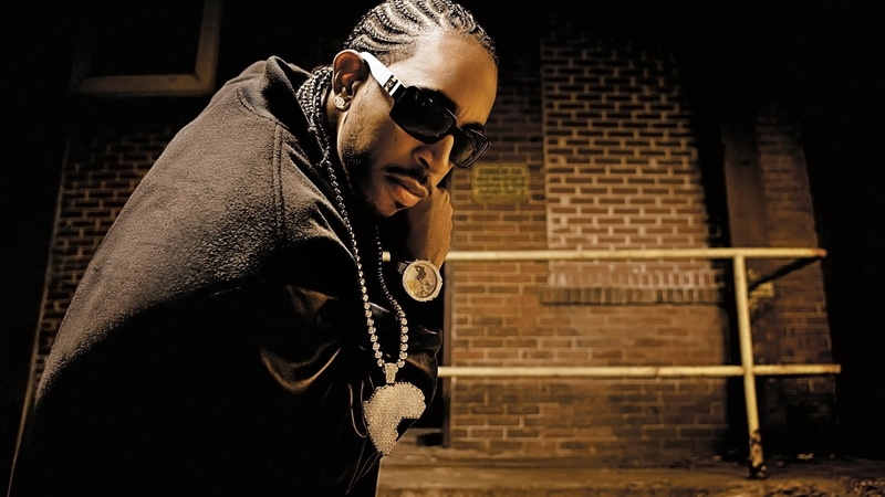 chain, street, security, waist up, young adult, real people, focus on foreground, leisure activity, lifestyles, sunglasses, ludacris, one person, frames