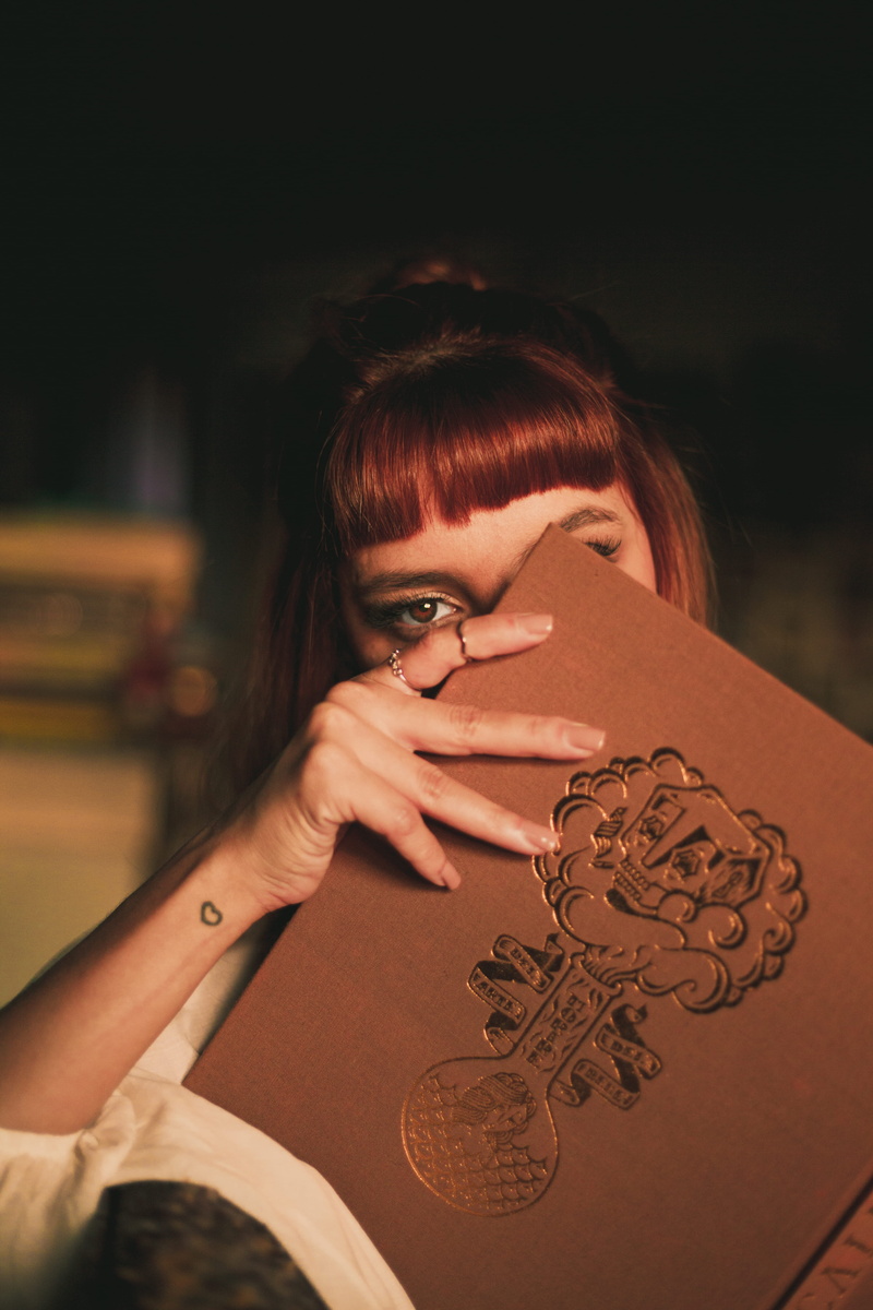 women, relaxation, real people, leisure activity, hairstyle, one person, glasses, beautiful woman, eye, hiding, bangs, focus on foreground, young women