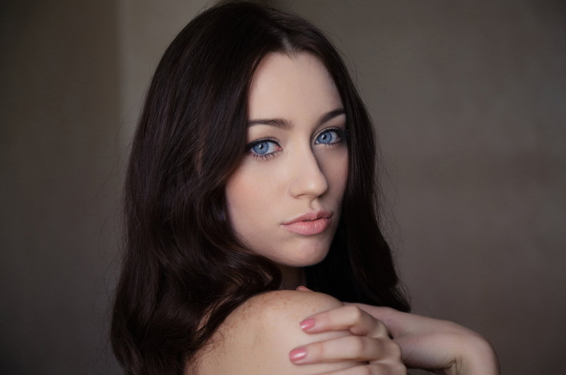 beautiful woman, contemplation, human face, 1080P, brunette, portrait, hair, beauty, headshot, black background, hairstyle, brown hair, Zsanett Tormay