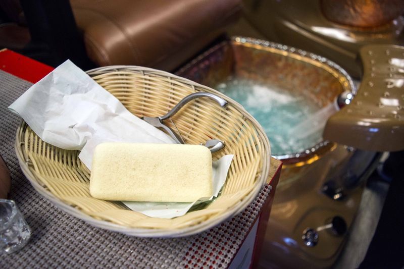 feet, focus on foreground, Spa, close-up, Manicure, seat, 5K, food and drink, Nail, tray, basket, indoors, bowl, Pedicure, chinese food, water, household equipment