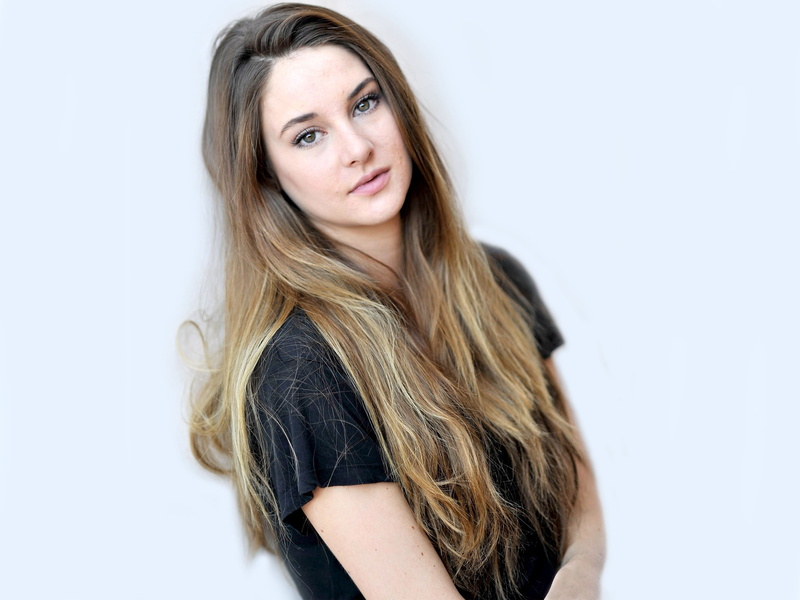 beautiful people, copy space, beautiful woman, black t-shirt, teenager, portrait, brown hair, pink lipstick, one person, hair, green eyes, adult, 2K, hairstyle