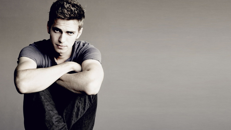 real people, Hayden christensen, young adult, looking, hairstyle, teenager, handsome, wall - building feature, casual clothing, Celebrity, portrait, Brunette