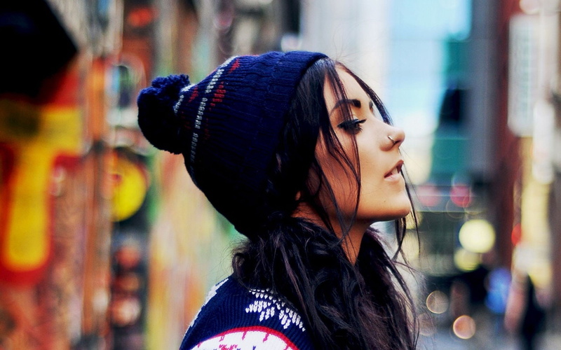 outdoors, portrait, focus on foreground, women, young Women, long hair, cap, face, looking, 2K, hat, one Person, brunette, s, profile view, people, city Life