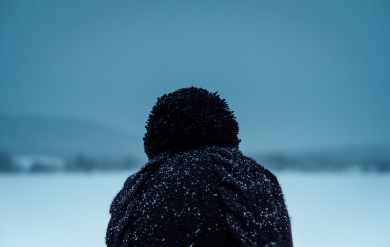 snowflakes, photo, toque, bobble, north, hood - clothing, nature, clothing, apparel, outdoors, warm clothing, shallow, waist up, cold, hat, leisure activity