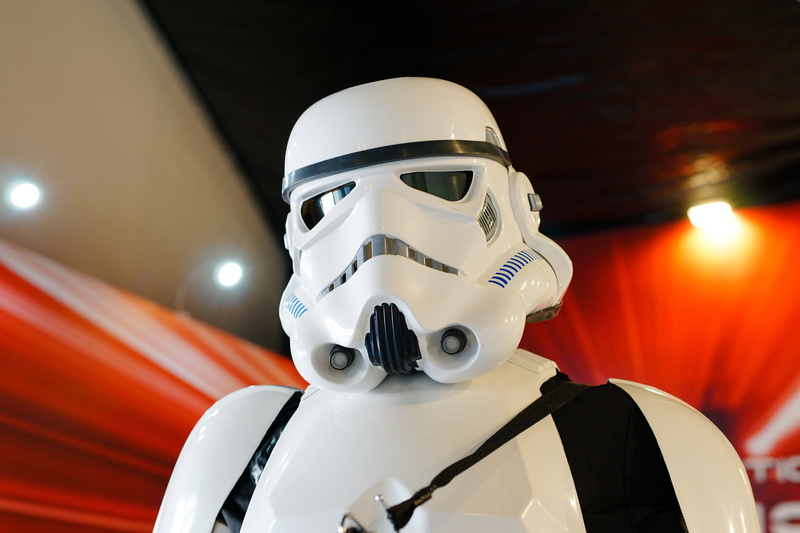 shallow, front view, night, close-up, space, uniform, protection, wars, 5K, technology, headshot, focus on foreground, people, star wars, headwear, clone