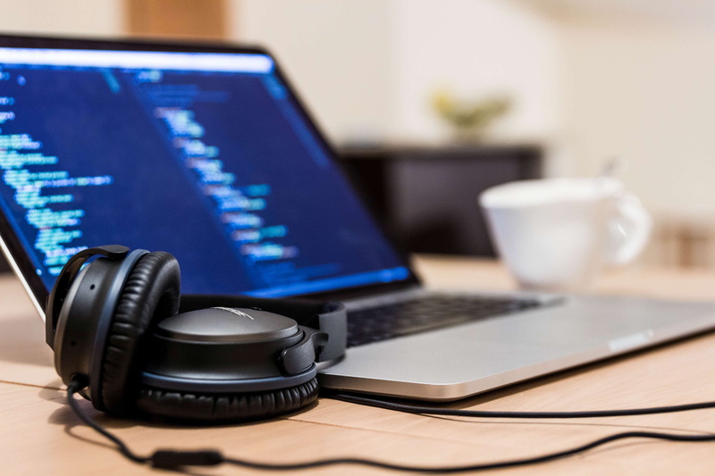 computer, still life, nocture, no people, table, portable, blue, owl, selective focus, indoors, ordinateur, portability, 4K, technology, code, productivite